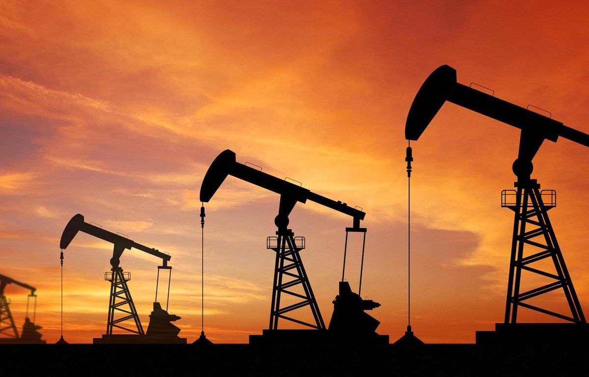 Các nước cắt giảm sản lượng, giá dầu WTI tăng gần 10% trong tuần qua | Kinh  doanh | Vietnam+ (VietnamPlus)