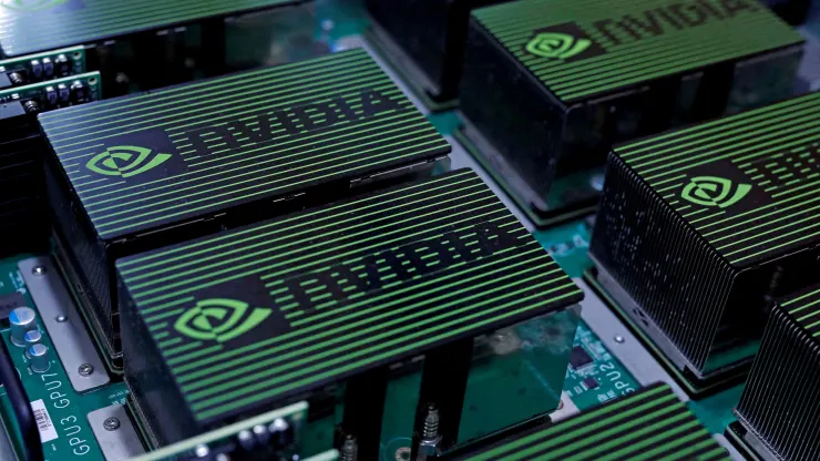FILE PHOTO: Logo của Nvidia Corporation được nhìn thấy trong triển lãm máy tính Compex hàng năm ở Đài Bắc, Đài Loan ngày 30 tháng 5 năm 2017. REUTERS/Tyrone Siu/File Photo