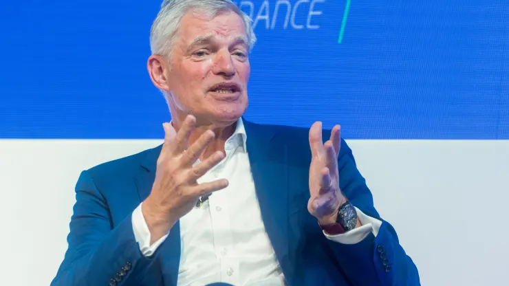 Charles McManus, giám đốc điều hành của ClearBank Ltd., phát biểu tại hội nghị thượng đỉnh IFGS 2023 tại Guildhall ở London, Vương quốc Anh, vào thứ Hai, ngày 17 tháng 4 năm 2023. Hội nghị thượng đỉnh toàn cầu về Đổi mới Tài chính - một phần của Tuần lễ Fintech Vương quốc Anh - kéo dài đến Thứ Ba. Nhiếp ảnh gia: Chris Ratcliffe/Bloomberg qua Getty Images
