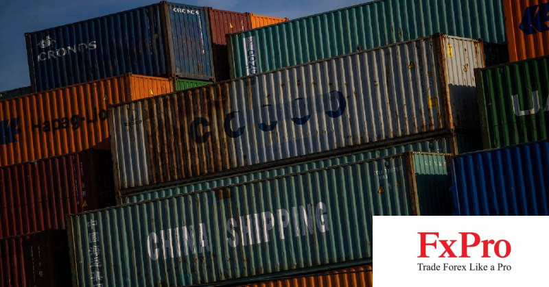 Xuất khẩu Trung Quốc vượt kỳ vọng nhờ làn sóng gấp rút tránh thuế quan