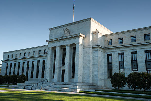MUFG - Asia FX:  Fed bất đồng về lộ trình lãi suất khi áp lực thuế quan gia tăng
