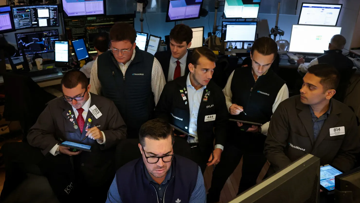 Traders work on the floor at the New York Stock Exchange (NYSE) in New York City, U.S., July 21, 2025.  REUTERS/Brendan McDermid